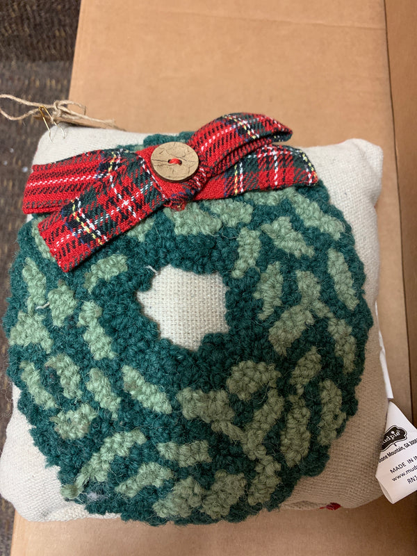Wreath Mini Hook Pillow