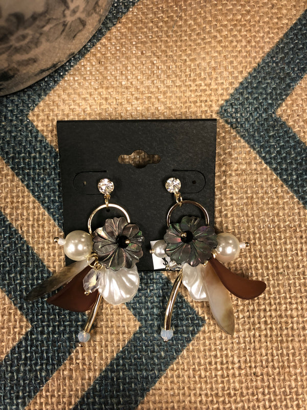 Crystal a Stud with Gold Pearl Flower and Shell Cluster